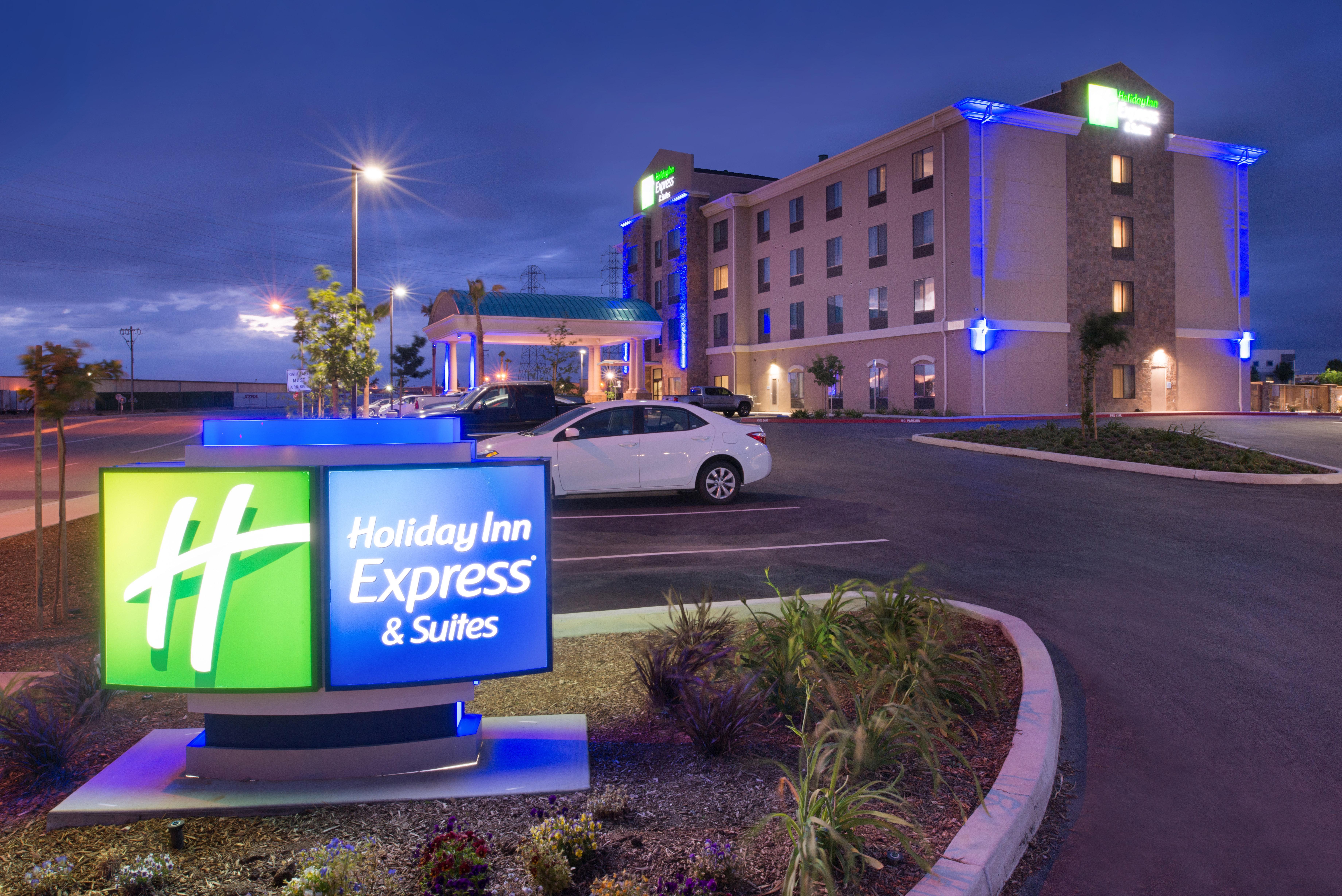 Holiday Inn Express & Suites Bakersfield Airport By Ihg Exterior foto
